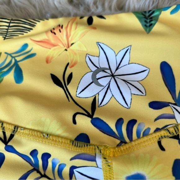ZYIA Active Light N Tight Floral Hi Rise Leggings Limited Edition - Picture 7 of 9